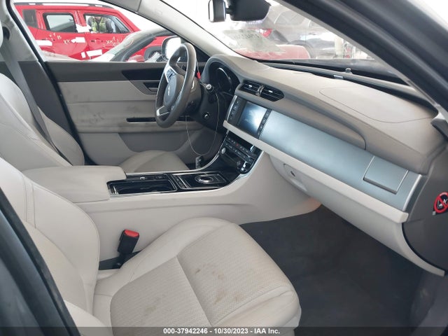 2018 JAGUAR XF SAJBK4FX5JCY69600 Photo 4