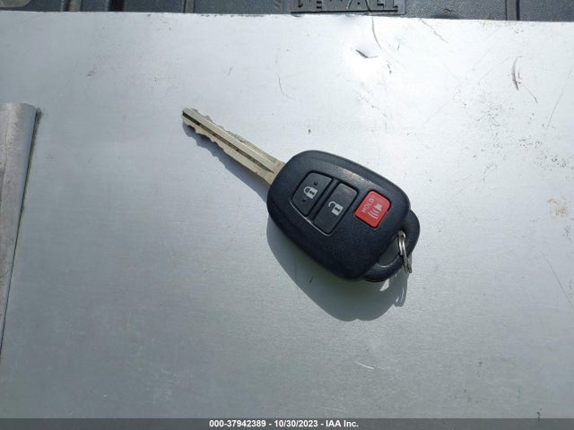 Toyota Prius C One/three/two/four 2014 JTDKDTB33E1571070 Image 11