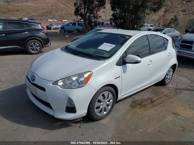 Toyota Prius C One/three/two/four 2014 JTDKDTB33E1571070 Image 2