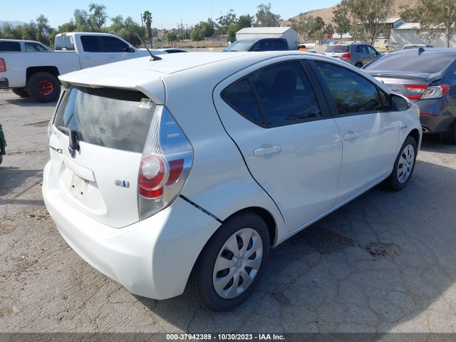 Toyota Prius C One/three/two/four 2014 JTDKDTB33E1571070 Image 4
