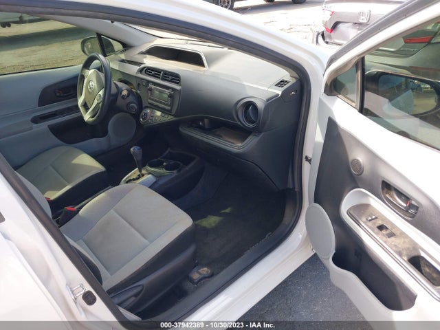 Toyota Prius C One/three/two/four 2014 JTDKDTB33E1571070 Image 5
