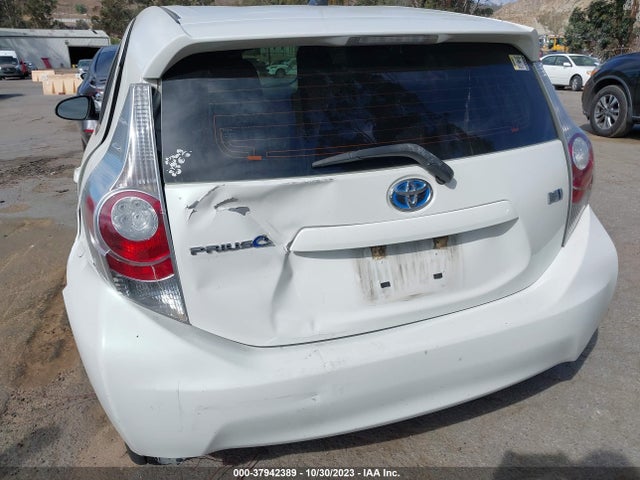 Toyota Prius C One/three/two/four 2014 JTDKDTB33E1571070 Image 6