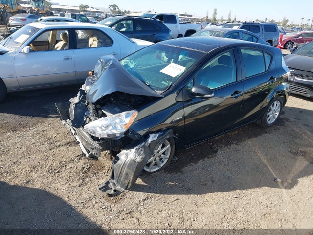 Toyota Prius C One/three/two/four 2014 JTDKDTB37E1060980 Image 2