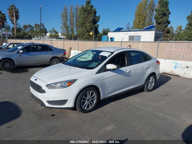 Ford FOCUS SE 2015 1FADP3F24FL358450 Image 2