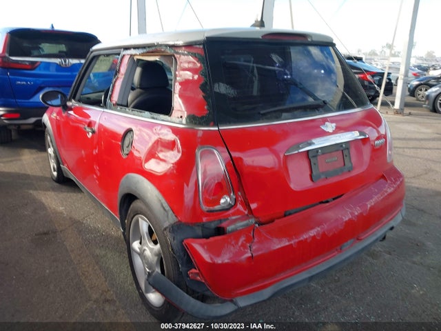 2006 MINI COOPER HARDTOP WMWRC335X6TJ77795 Photo 2