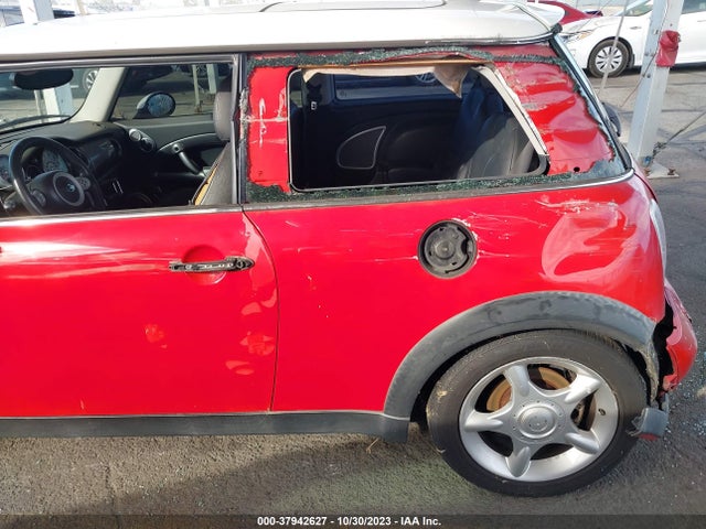 2006 MINI COOPER HARDTOP WMWRC335X6TJ77795 Photo 5