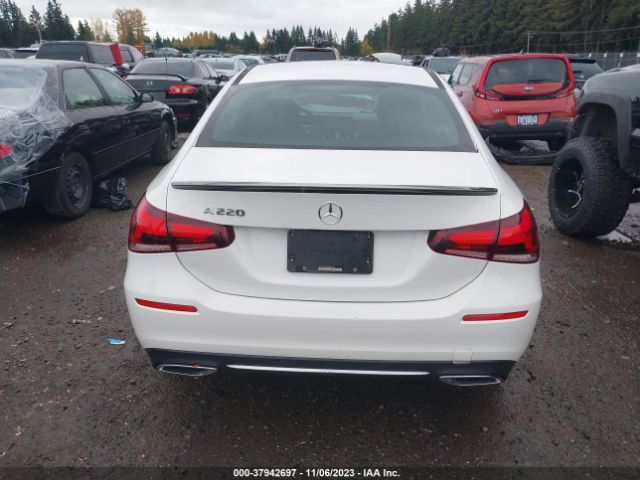 WDD3G4EB0KW000600 Mercedes-Benz A-class A 220