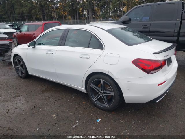 WDD3G4EB0KW000600 Mercedes-Benz A-class A 220