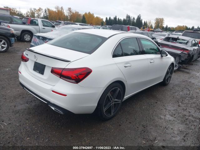 WDD3G4EB0KW000600 Mercedes-Benz A-class A 220