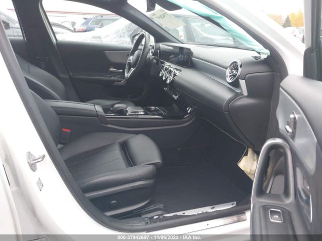 WDD3G4EB0KW000600 Mercedes-Benz A-class A 220