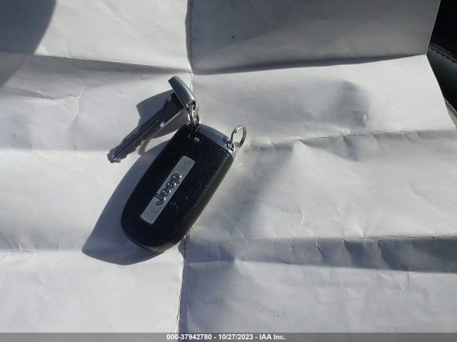 1C4RJFAG8GC417670 Jeep Grand Cherokee 75th Anniversary