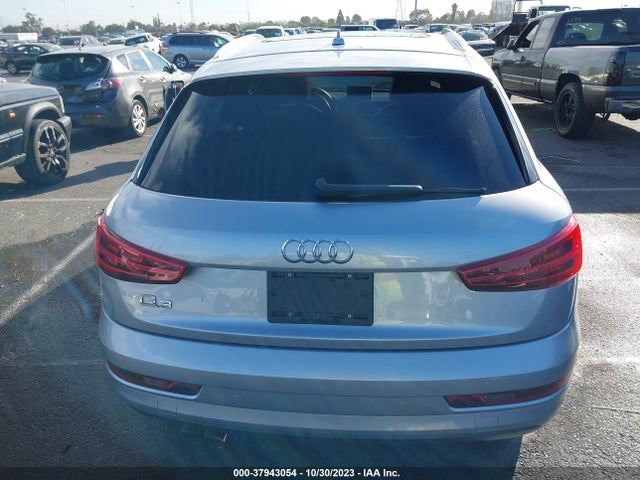 WA1BCCFS6JR027141 Audi Q3 2.0t Sport Premium/2.0t Premium