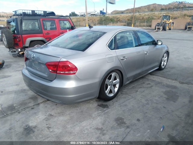 2013 VOLKSWAGEN PASSAT SE VIN: 1VWBP7A35DC007808