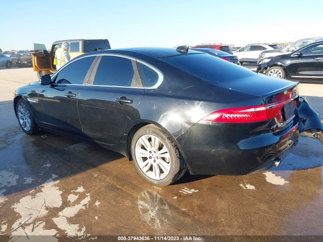 2016 JAGUAR XF SAJBD4BV7GCY16615 Photo 2