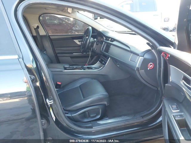 2016 JAGUAR XF SAJBD4BV7GCY16615 Photo 4