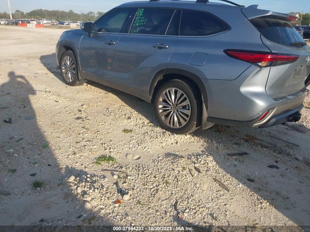 Toyota Highlander Hybrid Platinum 2023 5TDEBRCH1PS111086 Image 15