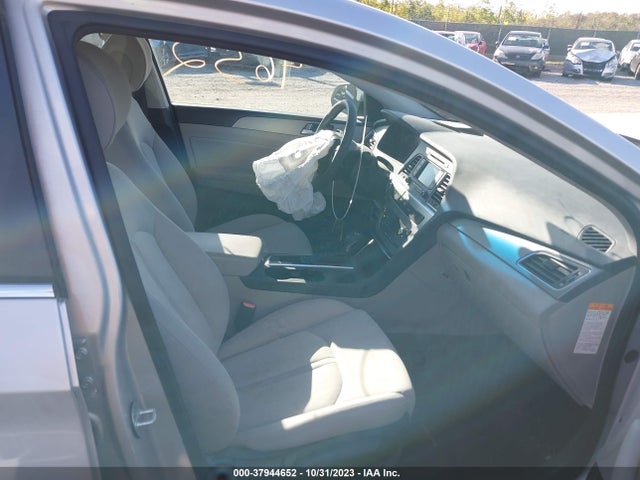 Hyundai Sonata Hybrid Se 2016 KMHE24L13GA009559 Image 5