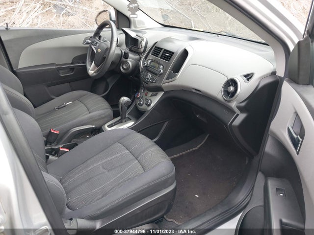 Chevrolet SONIC LT 2015 1G1JC5SH1F4110500 Image 5