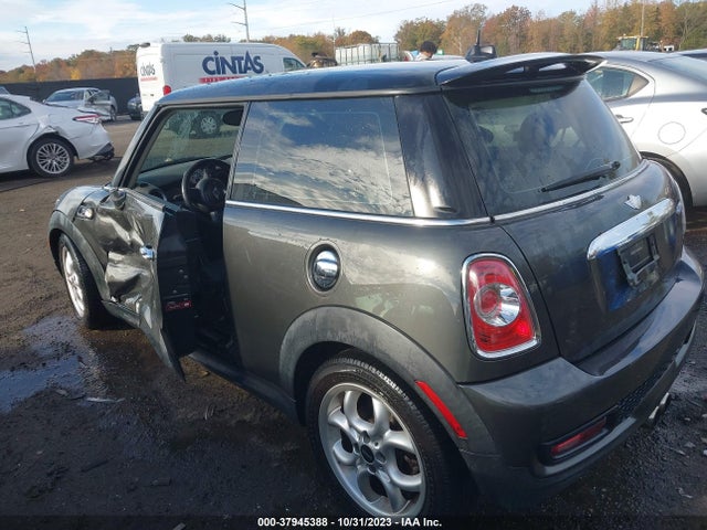 2011 MINI COOPER S WMWSV3C53BTY21997 Photo 2