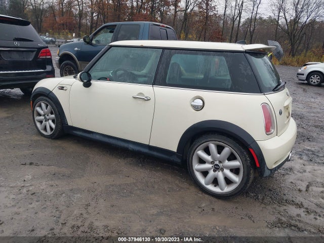 2005 MINI COOPER S WMWRE33555TD99477 Photo 2