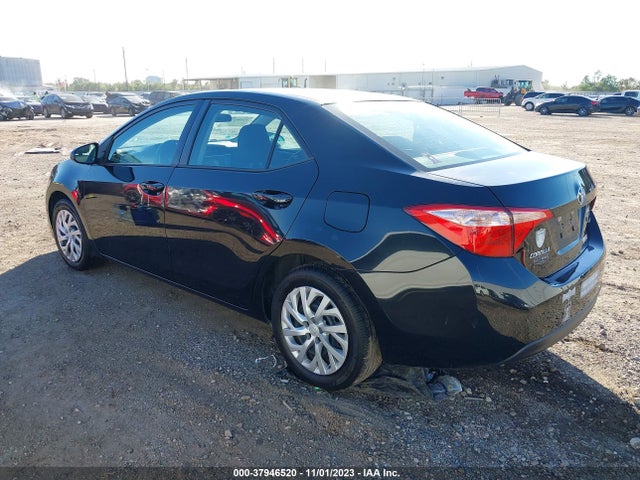 Toyota COROLLA LE 2018 5YFBURHE6JP754741 Image 3