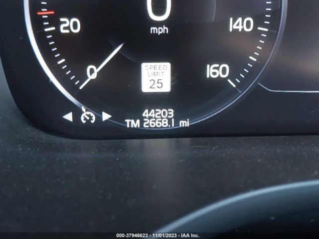 2020 VOLVO XC60 YV4102RK1L1431379 Photo 6