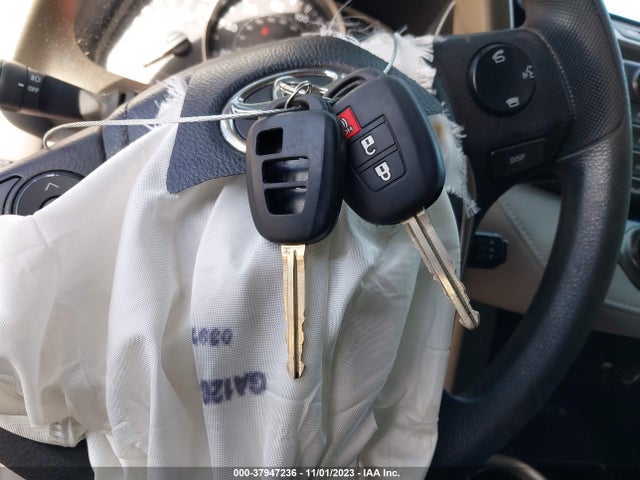 2014 TOYOTA RAV4 XLE VIN: 2T3WFREV8EW128202