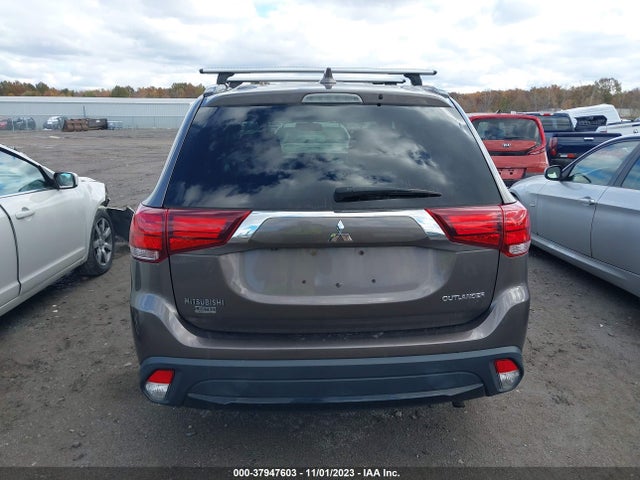 Mitsubishi Outlander Le 2018 JA4AD3A37JZ048721 Image 16