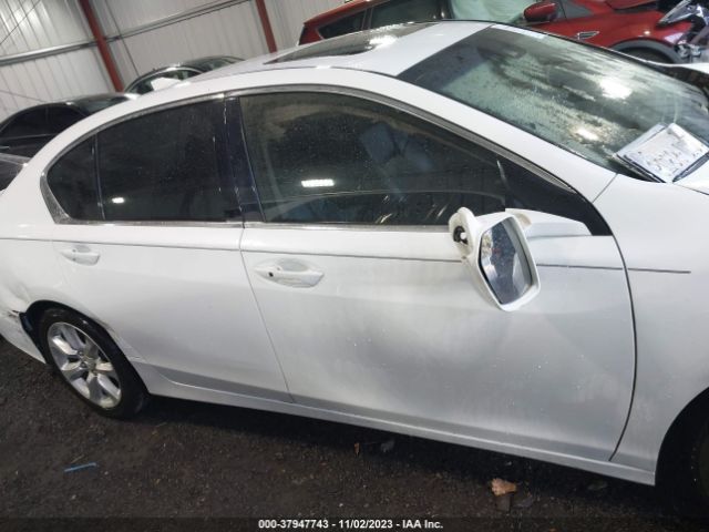 JH4KC1F30EC002228 Acura RLX