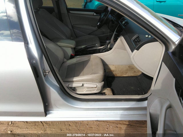 1VWAT7A35FC094782 Volkswagen Passat 1.8t Limited Edition