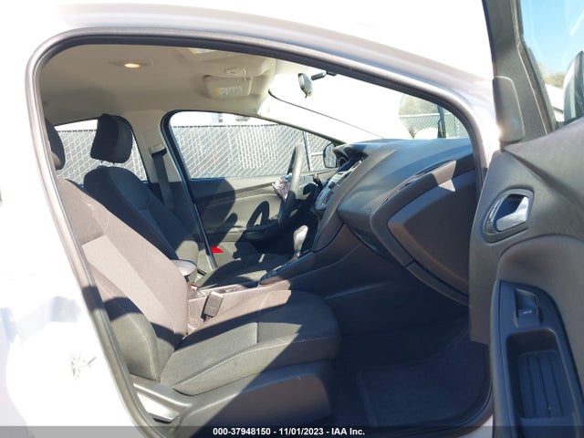 Ford FOCUS SE 2017 1FADP3F20HL316067 Image 5