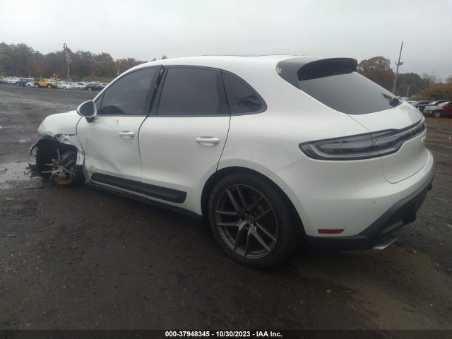 2023 PORSCHE MACAN WP1AA2A58PLB18568 Photo 2