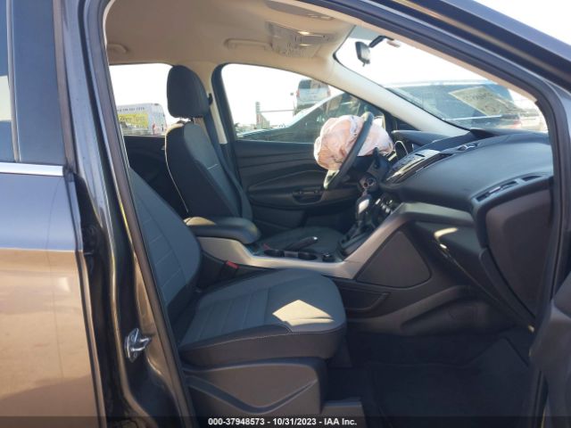 1FMCU9GX0FUB06034 Ford ESCAPE SE