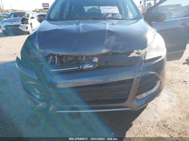 1FMCU9GX0FUB06034 Ford ESCAPE SE