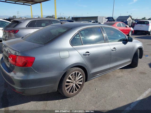 3VWL17AJ4EM429654 Volkswagen Jetta 1.8t Sel