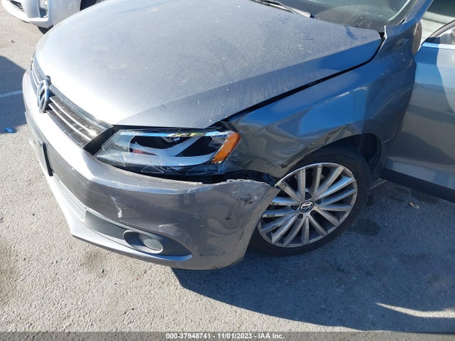 3VWL17AJ4EM429654 Volkswagen Jetta 1.8t Sel