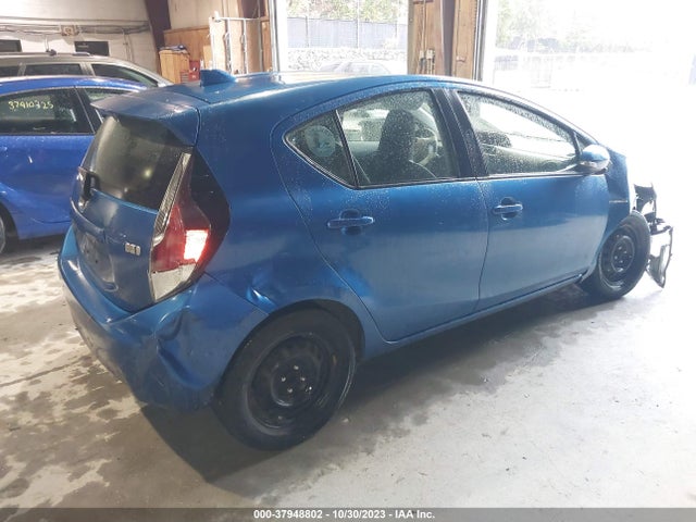 Toyota Prius C One/two/three/four 2016 JTDKDTB33G1123480 Image 4