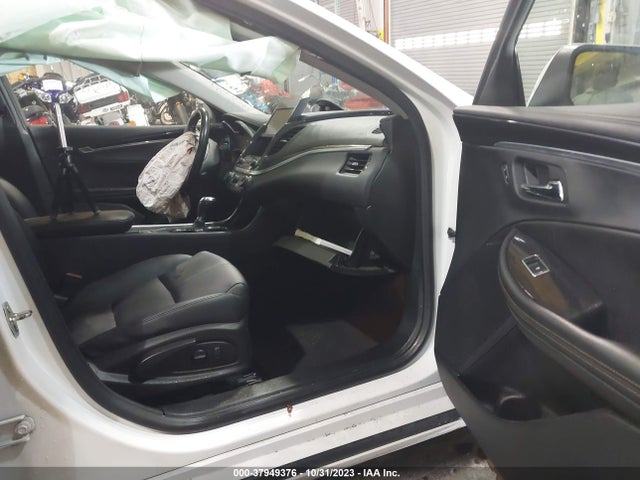 Chevrolet IMPALA 1LT 2018 2G1105S39J9170155 Image 5