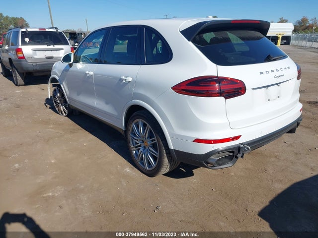 2018 PORSCHE CAYENNE WP1AA2A27JKA06380 Photo 2