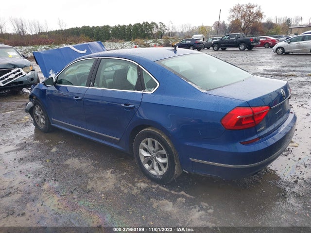 1VWAS7A30GC010615 Volkswagen Passat 1.8t S