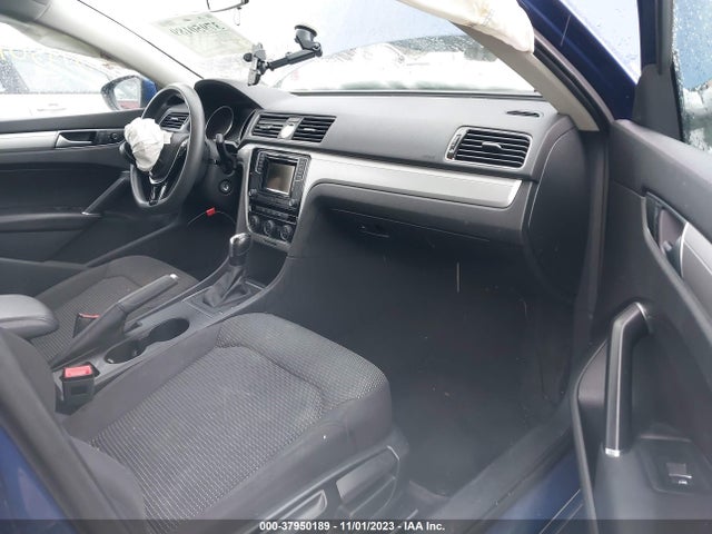 1VWAS7A30GC010615 Volkswagen Passat 1.8t S