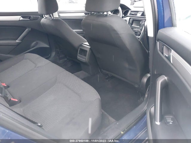 1VWAS7A30GC010615 Volkswagen Passat 1.8t S