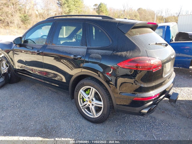 2016 PORSCHE CAYENNE WP1AE2A26GLA18236 Photo 2
