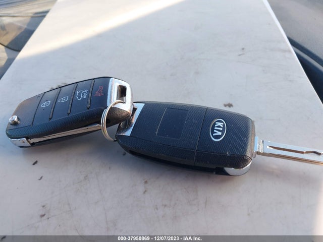 2016 KIA SEDONA L VIN: KNDMA5C10G6183049