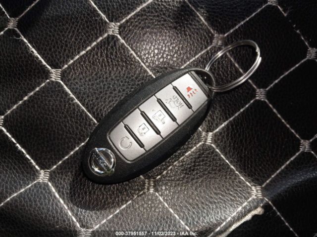KNMAT2MV4JP581136 Nissan ROGUE SV