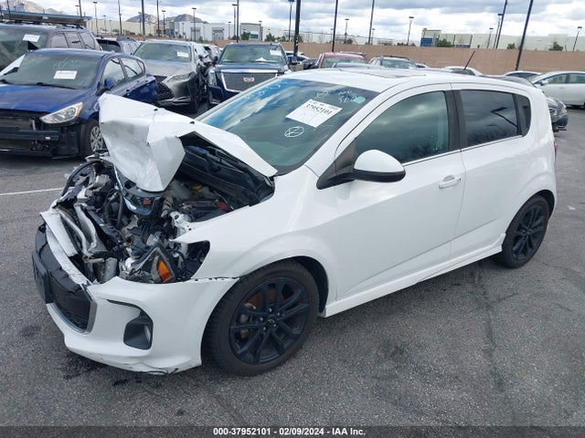 Chevrolet Sonic Lt Auto 2018 1G1JD6SB5J4104755 Image 2