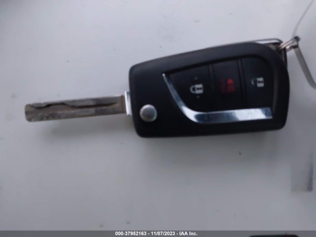 Toyota RAV4 LE 2019 JTMH1RFV5KJ007451 Image 11