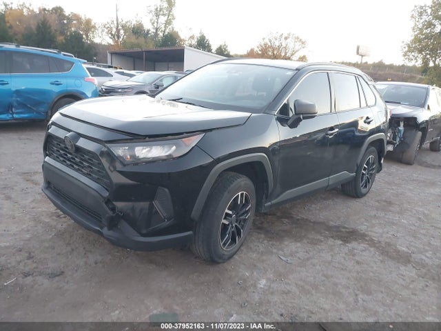 Toyota RAV4 LE 2019 JTMH1RFV5KJ007451 Image 2
