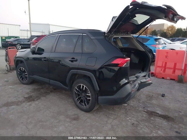 Toyota RAV4 LE 2019 JTMH1RFV5KJ007451 Image 3