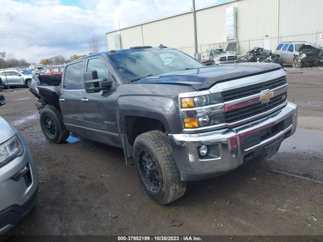 2015 1GC1KWE84FF172361 main image